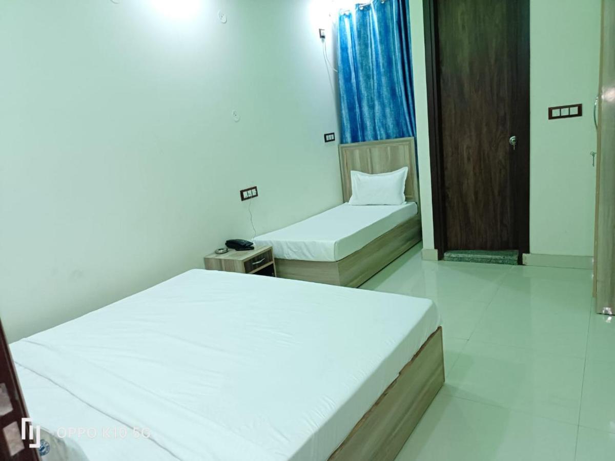 Travel Inn At Delhi Airport Ню Делхи Екстериор снимка