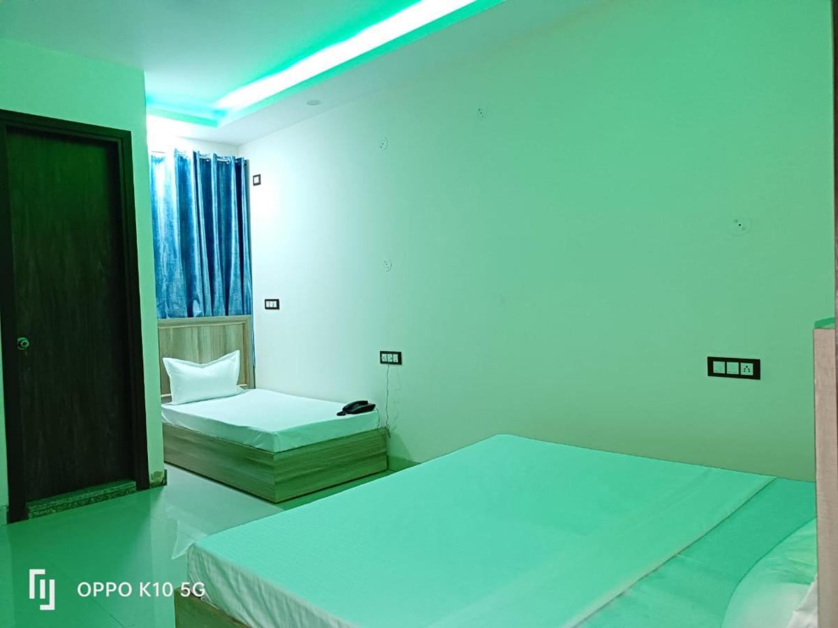 Travel Inn At Delhi Airport Ню Делхи Екстериор снимка