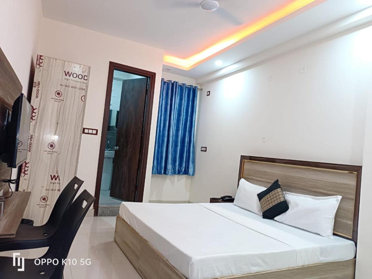 Travel Inn At Delhi Airport Ню Делхи Екстериор снимка