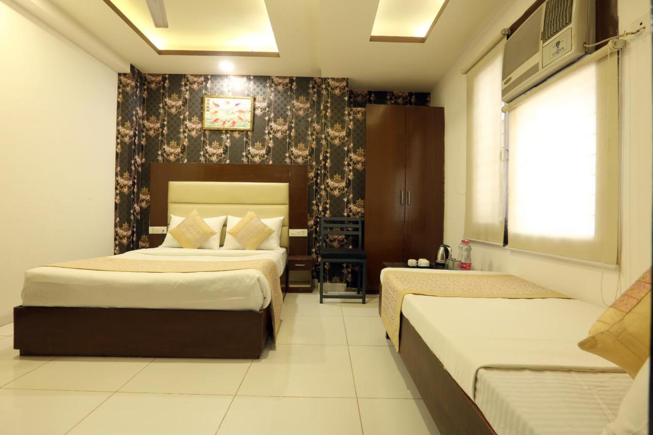 Travel Inn At Delhi Airport Ню Делхи Екстериор снимка
